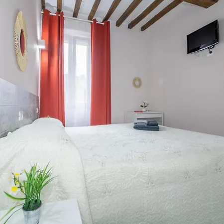 Pensión Residenza Borgo Guazzo - By Devona Parma