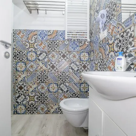 Pensión Residenza Borgo Guazzo - By Devona Parma
