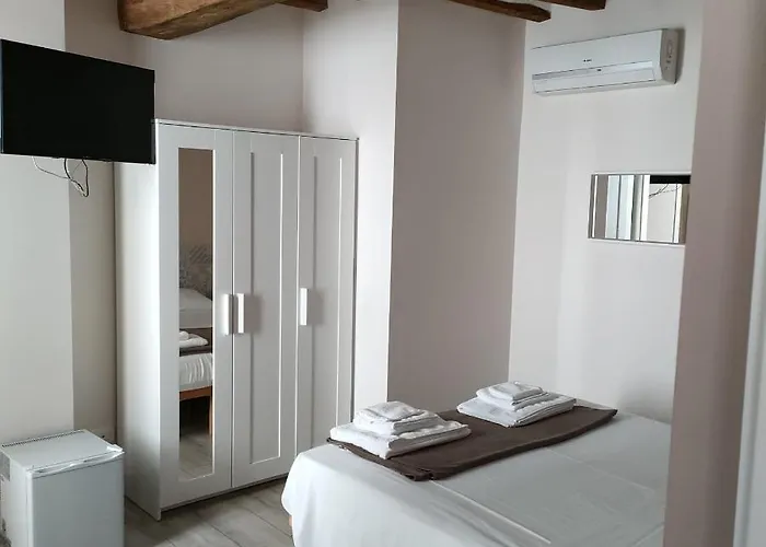 Residenza Borgo Guazzo Guest house 3*